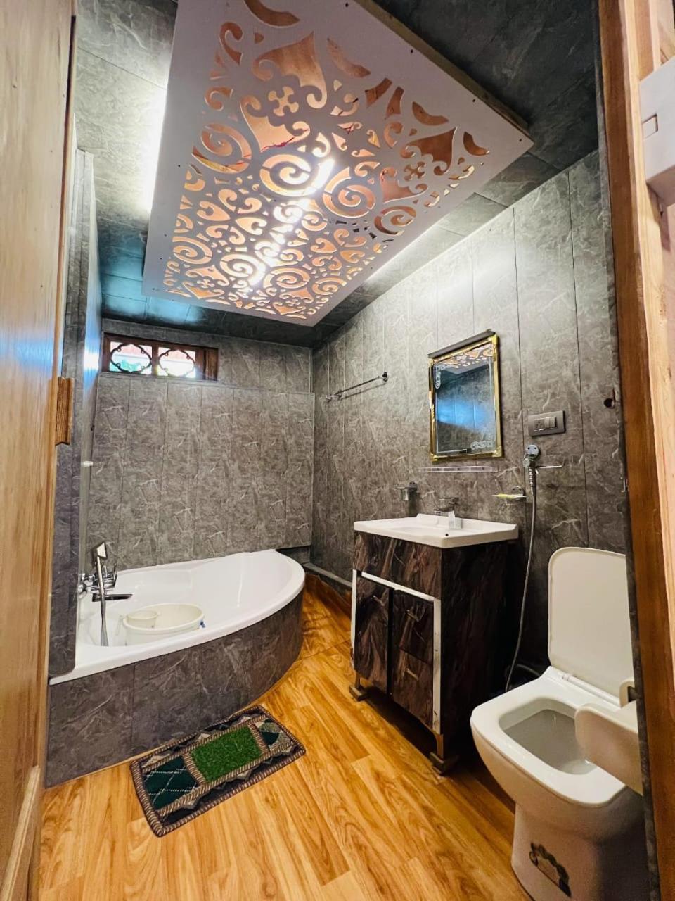 فندق New Zealand Group Of Houseboats Srīnagar المظهر الخارجي الصورة