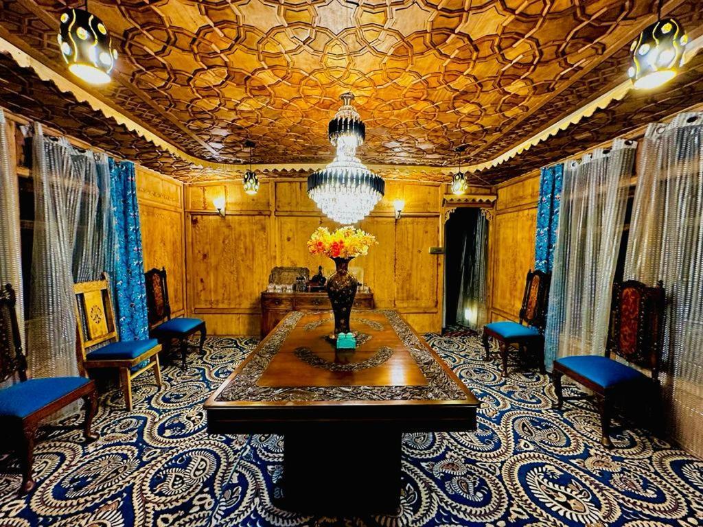 فندق New Zealand Group Of Houseboats Srīnagar المظهر الخارجي الصورة