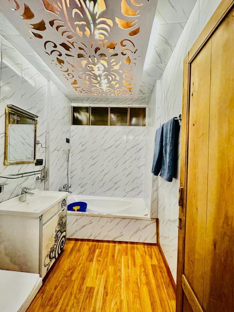 فندق New Zealand Group Of Houseboats Srīnagar المظهر الخارجي الصورة